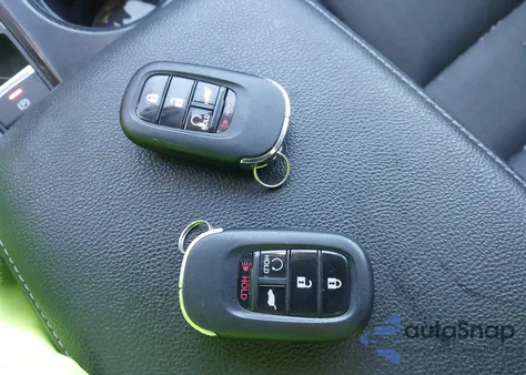 2023 Honda Civic Sport Touring z USA, uszkodzony, nr VIN 19XFL1H8XPE012093